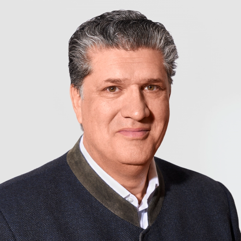 Erfahrungsbericht von Antonio Diaz – Schilddrüsenzentrum RKM 740M740: Antonio Diaz Patient Portrait von Antonio Diaz, Patient des Schilddrüsenzentrums im RKM 740 Düsseldorf, der über seine Erfahrungen berichtet.